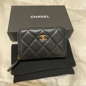 NEW CHANEL Lambskin Zip Wallet in Black